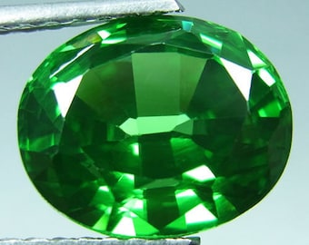 Tsavorite, Flawless Green Tsavorite of 3.5 carats, 10.3 mm by 8.2 mm by 5.9 mm, oval brilliant faceted, Cultured Tsavorite gemstone