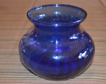 Cobalt blue vase / blue vase / cobalt vase / vase / blue / cobalt blue / glass vase / blue glass vase / cobalt blue glass vase / vintage