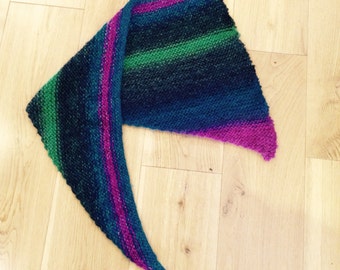 Triangular scarf shawlette