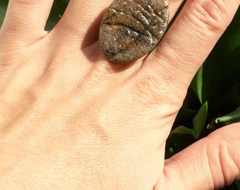 Ring fimo oval, Brown, slightly iridescent, textured