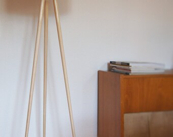 Stehlampe*Tripod*Dreibein*Stativ*Lichtspiel
