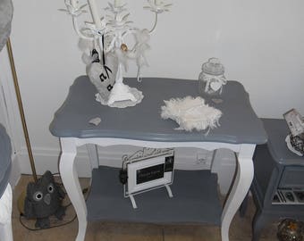 Console, two-tiered side table