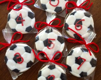 Soccer Ball Cookies - perfect party cookies!