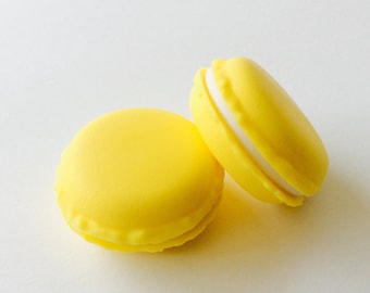 6 surprise macaron yellow plastic boxes