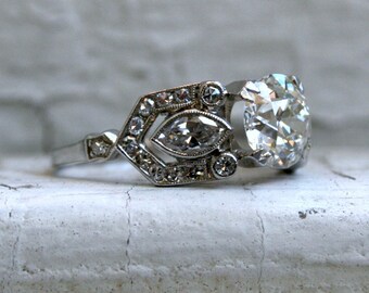 Stunning Vintage Art Deco Platinum Diamond Engagement Ring - 2.58ct.