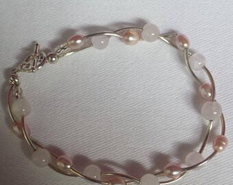 Rose quartz and freshwater pearl bracelet