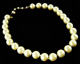 Vintage 70's MONET Faux Pearl Necklace