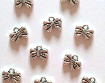 Set of 25 knots T 26 silver charms