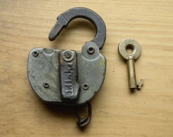 Chesapeake & Ohio Railroad Lock and Key Set---Works---Nice