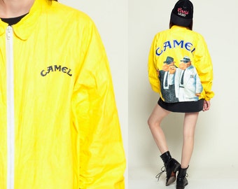 Chaqueta Tyvek cigarrillos CAMEL 90s Cazadora Smoker de Joe Camel capa plástica delgada brillante Hipster Vintage fumar amarillo XL Extra grande