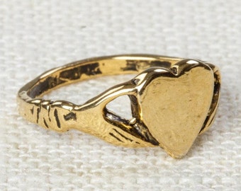 Heart in Hands Vintage Ring Gold US Womens Sizes 7D
