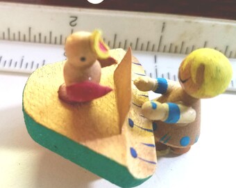 LoT 18 Piano Vintage Wood Miniatures