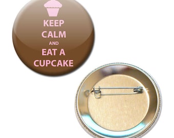 Badge is Keep Calm and Eat A Cupcake Ø 56 mm Pin Button