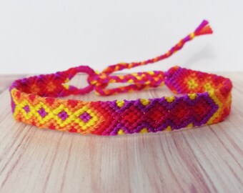 Friendshipbracelet-Hand made knotted friendship Band-macramé