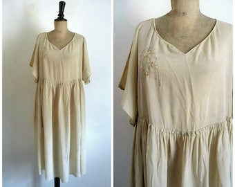 Antique 1920's Very Light Green Almond Silk Crepe Day Dress - Collection Dress / Medium to Large Size