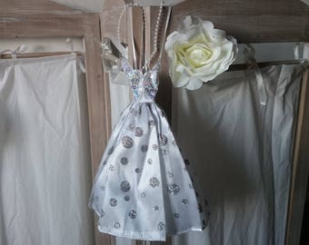 Dress scented sachet and its macarons