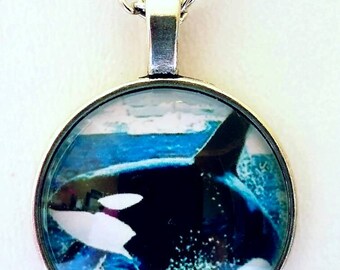 Orca Whale Necklace Art Glass Pendant Charm Necklace Colorful Marine Life Unique Orca Gift Whale Jewelry Beach Necklace Sea Animals Ocean