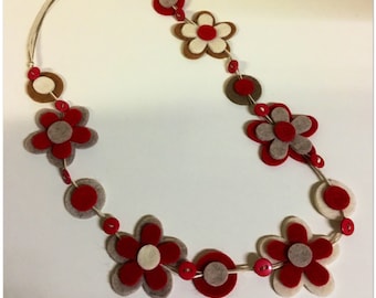 Necklace made of felt and cotton