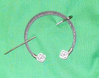 Penannular Brooch Shawl or Kilt Pin w/ silver knot finials