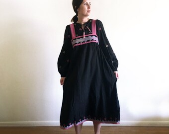 Rare Indian Cotton Dress / 70's Indian Cotton Dress / Black Cotton Dress / 70's Vintage Hippie Boho / Cotton Folk Dress S M