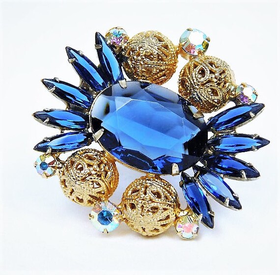 Juliana Rhinestone Brooch / Verified D & E / DeLizza Elster / Sapphire Glass / Brass Filigree Bead