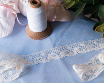 French Valenciennes Lace- (LFV1EDG038)1" edging