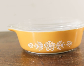 Butterfly Gold Pyrex Small Casserole Dish with Lid - 741, 1PT, 500 ml Vintage Pyrex - Gold and White