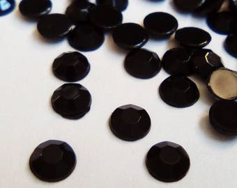 50 black faceted rhinestones 4 x 1, 5mm