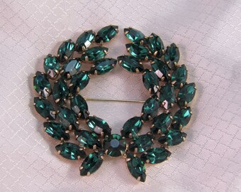 Vintage c1960's Juliana Emerald Green Rhinestone Wreath Brooch