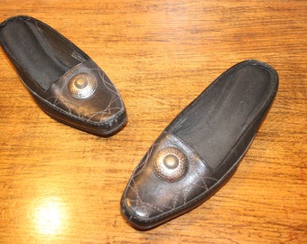 Size 6 Southwestern Leather shoes,southwestern shoes,size 6 shoes,size 6 flats,6 slip ons,6 shoes,women leather shoes,leather flats