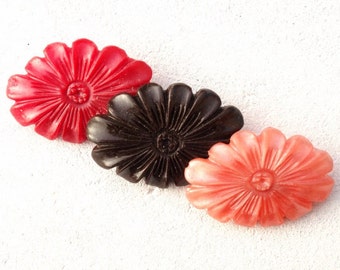 Vintage flower brooch (celluloid) #01
