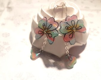 Rainbow flower earrings and its petals