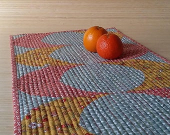 Quilted tablerunner Patchwork centrepieces oval decor table topper Farmhouse grey red yellow modern quilted mat