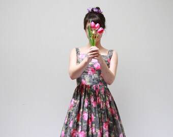 Vintage 1950s Rose Cotton Sundress / 50s Rose Dress / 1950s Novelty Print Cotton Dress / Floral 50s Dress / Full Skirt / XS/S