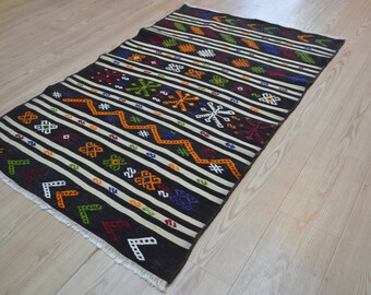 Vintage Kilim rug. Turkish kilim rug. Vintage rug. Small kilim. Free shipping. 4.5 x 2.9 feet.