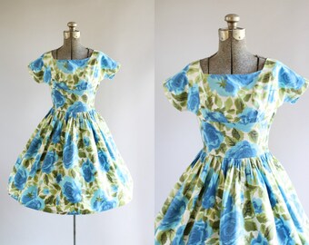 Vintage 1950s Dress / 50s Cotton Dress / Vicky Vaughn Blue and Green Rose Print Dress w/ Shelf Bust XS
