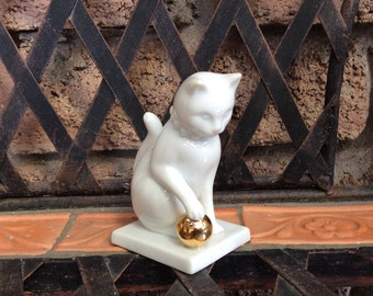 Blanc de Chine Franklin Mint Curio Cat Collection 1988 White Cat