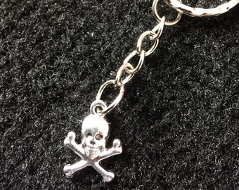 Skull and crossbones pirate keychain