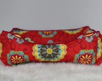Reversible dog or cat bed. Made for your best friend. Style: Red Medallion