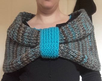 Shoulder warmer in wool
