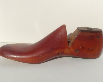 Red Cobbler's Shoe Form, Wooden Shoe Form Size 2D