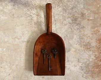 antique wooden grain scoop, primitive scoop, farmhouse decor, kitchen collectible, primitive key rack