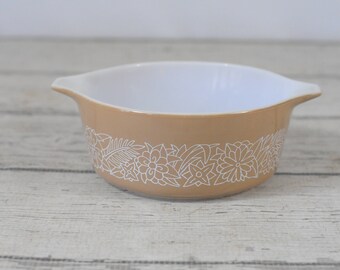 Vintage Pyrex 750ML Casserole Dish 472B