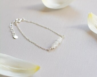 Moonstone Bracelet for women, minimal bracelet gift, rainbow moonstone gift for her, dainty gemstone bracelet, minimal gemstone jewelry