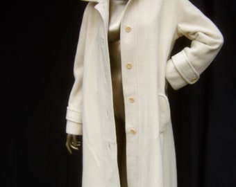 NEIMAN MARCUS Luxurious Ivory Color Cashmere Coat c 1970s