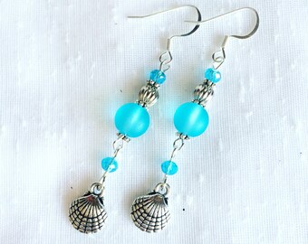 Seashell dangle earrings