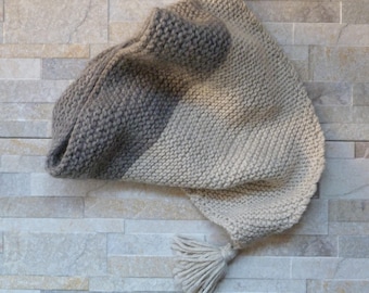 Triangualr cozy wool hand knitted scarf