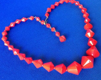 1930s Art Deco Red Faceted Graduated Plastic Bead Necklace
