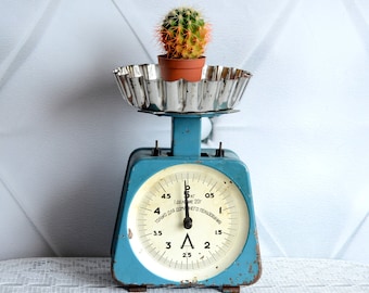 Vintage Kitchen Scale, Mid Century Balance, Antique Scale, Rustic Display Stand, Rustic Kitchen Decor
