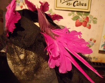 AMAZING !!!! Original 1940's WW2 - 3 Birds Fushia Pink Hat.